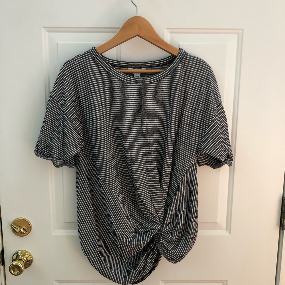 Sundance L black and white stripe twist tee